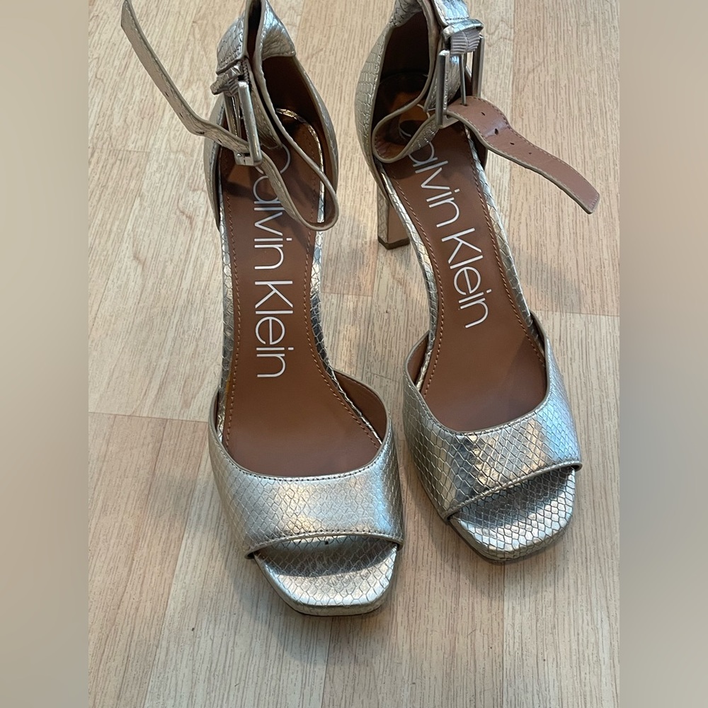 Calvin Klein hold high heels size 10